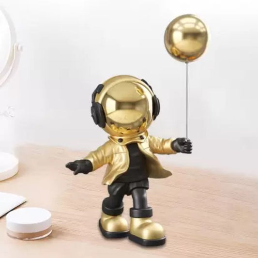 Lyla Spaceman Figurine Outer Space Planet Resin Creative for Table Decor